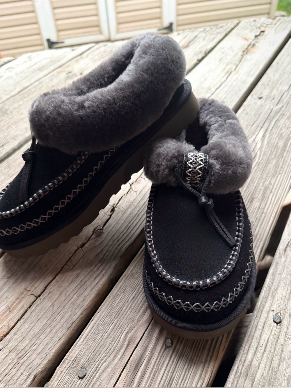 UGG Tasman Alpine Black Suede Sheepskin Slippers Women’s Size 10 EU 41